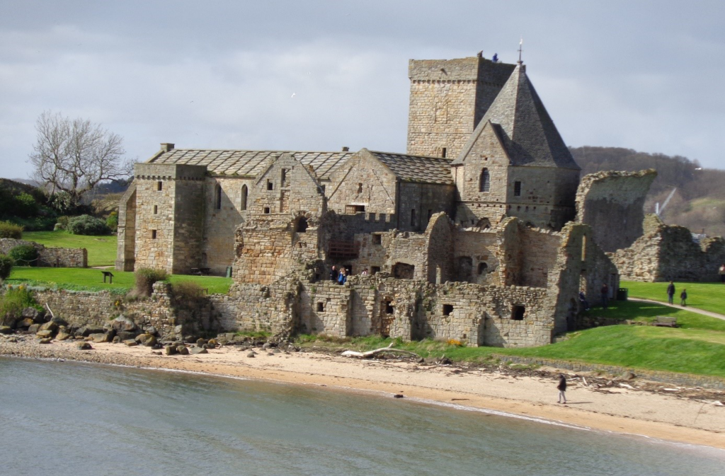 Abbey Inchcolm Island daytrip from Edinburgh