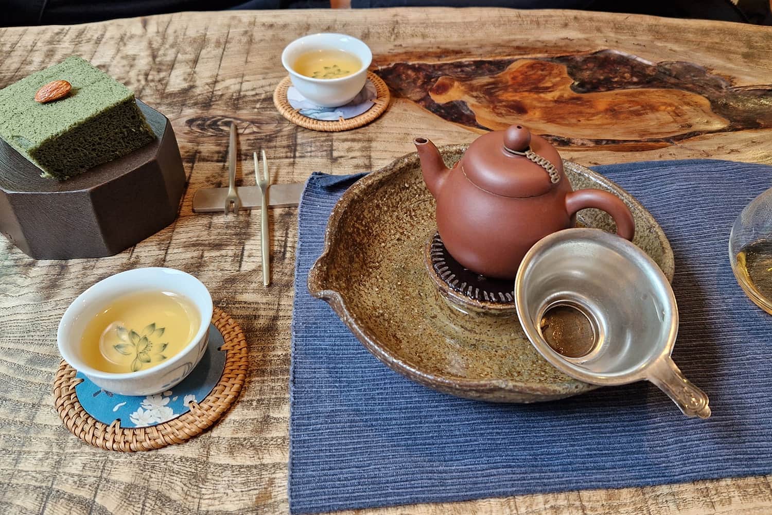 traditional Korean tea pot, cups and sponge cake on wooden table