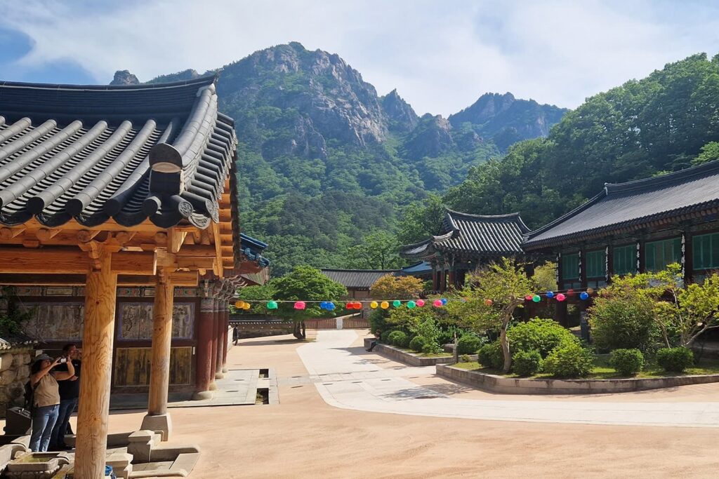 court inside shinseungha temple