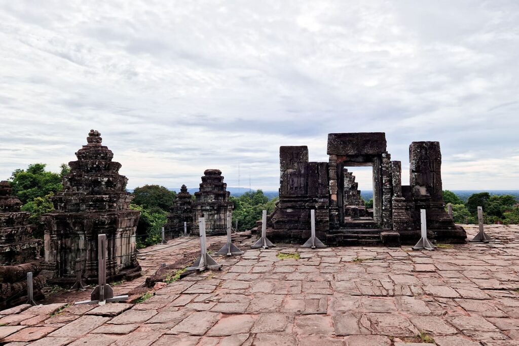 the plateau high up on Phnom Bakheng temple giving a view over the forest residing the Angkor Wat Archeological Park