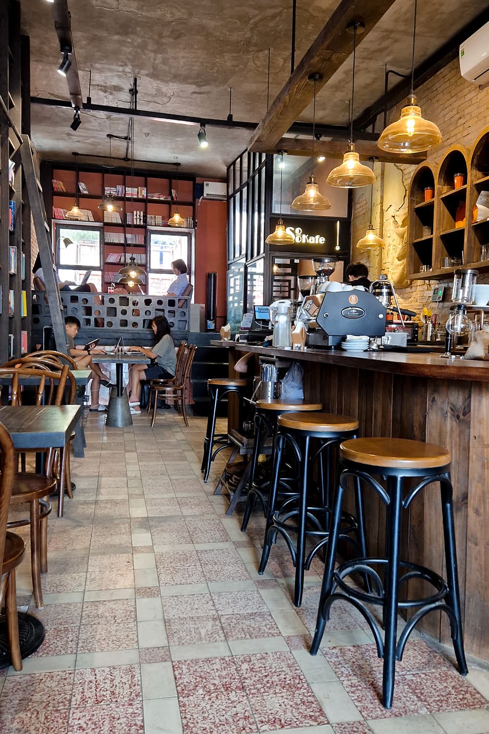 A hidden cafe near Ben Tanh <Market with bookshelf as walls.
